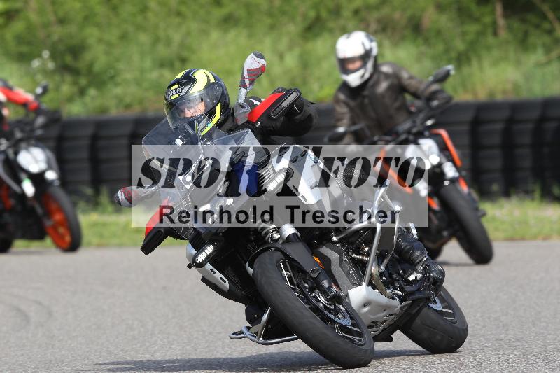 /Archiv-2025/10 23.04.2025 Cornu Master School ADR/gruen-vert/62